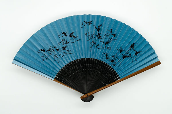 ギフトセット】馬九行く（ブルー）・扇子ケース付– 扇専門店 万葉
